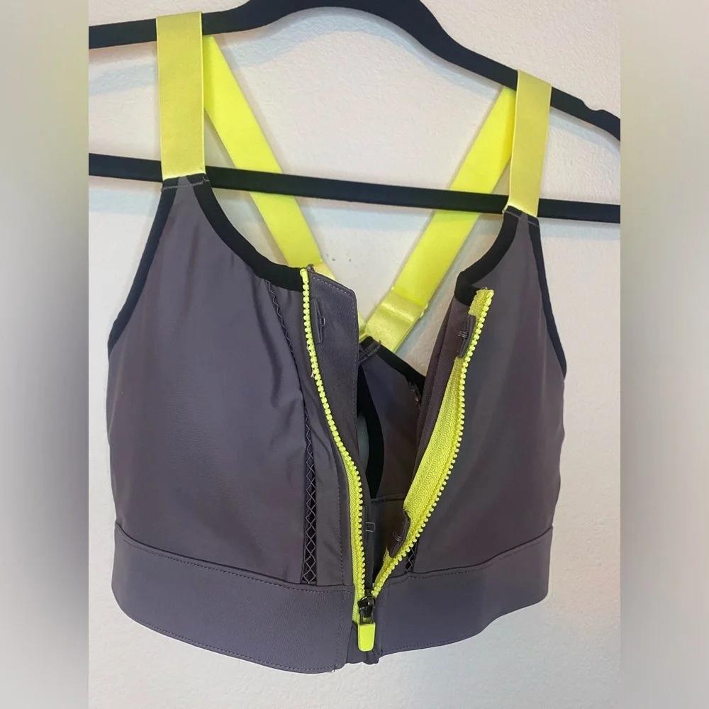 Fabletics NWT medium sports bra